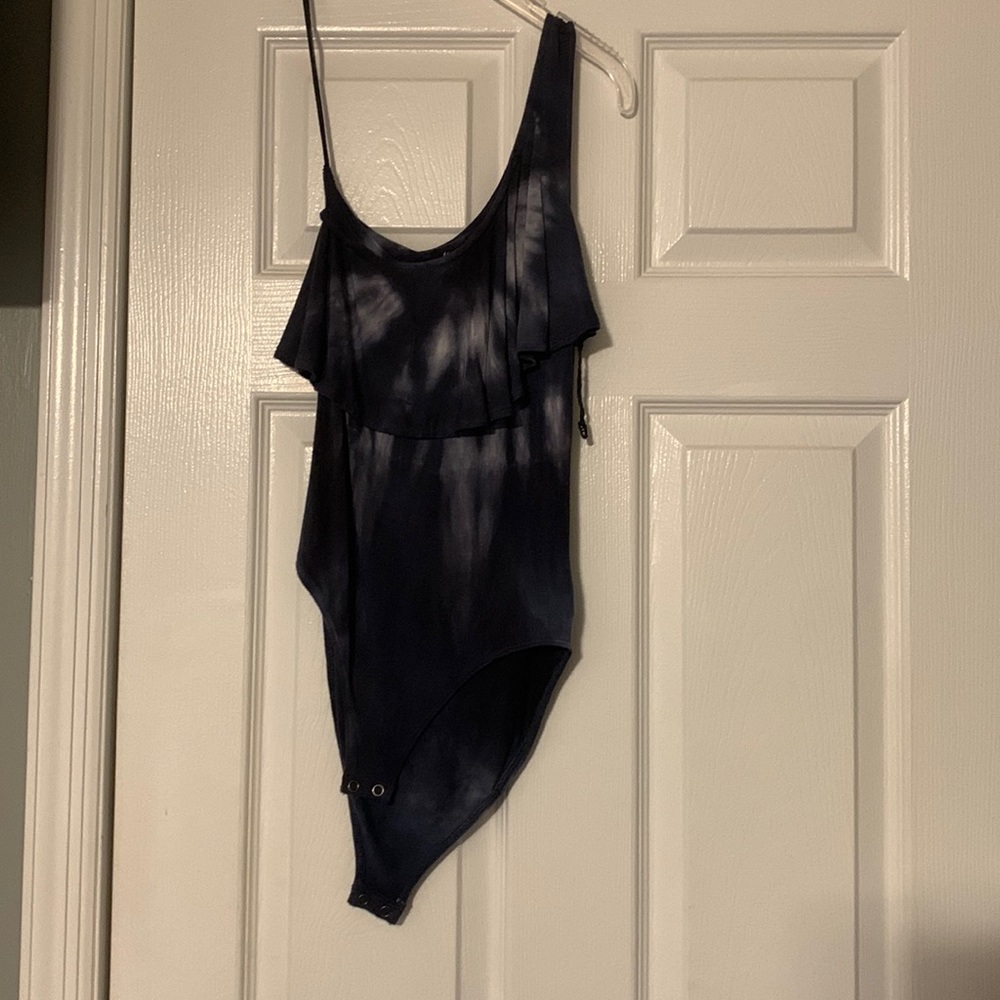 American eagle ruffle one shoulder body suit